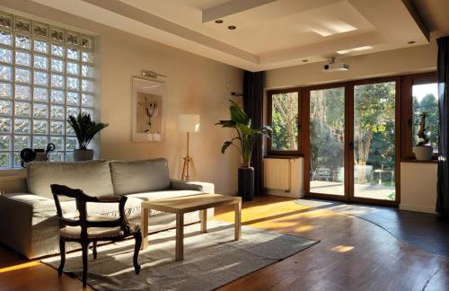 Uroczy dom na ładnym podwarszawskim osiedlu - Foto 2