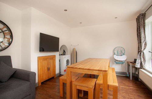 Three Bedroom House, Driveway, Bracknell Centre - Photo 4