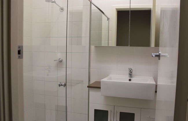 Warwick Apartment - Photo 8