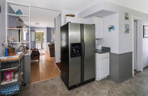 Blue Moon - Pet friendly and great location! - Photo 10