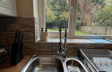 Charming 3 BR - NEC HS2- Long Stays Wifi Parking Airport - Foto 41