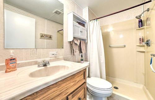 Rose City Cabin with Fire Pit and Lake Access - Foto 13