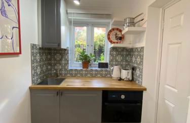 Stylish 1-bed studio - Photo 1