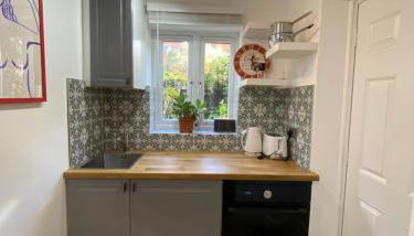 Stylish 1-bed studio - Photo 1