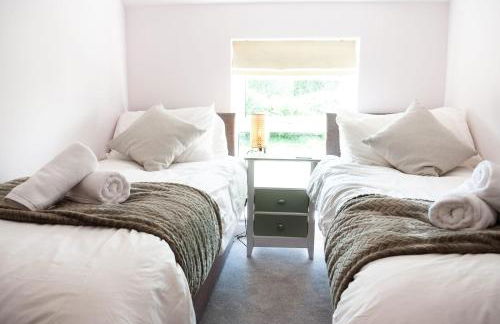 The Wave Cottage - 3 Bedroom with off road Parking for 3 Cars or Vans & EV point - Photo 51