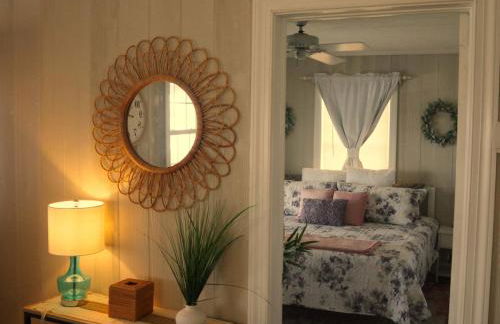 Waterfront, dock, Hot tub, kayaks, King Bedroom with amazing views, RELAXATION, 2 miles to the beach - Foto 30