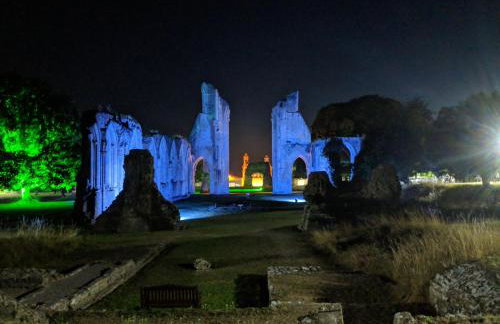 Namastay-Central Glastonbury - Foto 25