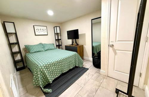 Shared Deck • Pet Friendly • Garden Courtyard - Foto 3