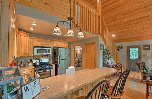Andrews Cabin with Game Room and Covered Porch! - Foto 7