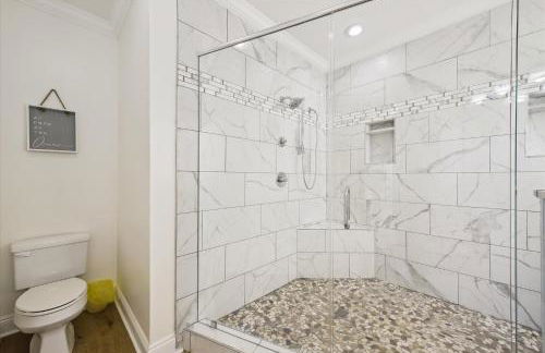 Just Beachy - 5 Bedroom Beach Front Home! Sleeps 20 Home by RedAwning - Foto 51