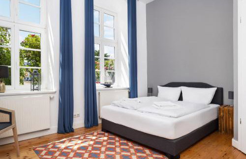 GUT KLETKAMP "Altes Torhaus" - Historisches Ferienhaus mit 5 Schlafzimmern I Kamin I Garten & Terrasse I Seeblick I 15 Min zur Ostsee I Moderne Küche I Hundefreundlich I Parkplätze I WLAN - Foto 18