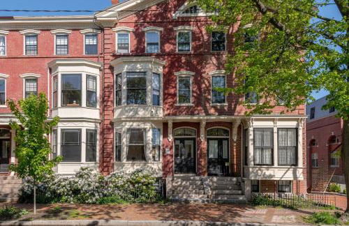 Local Landmark - Gorgeous Historic Home - Foto 13