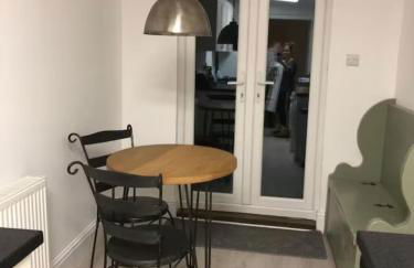 Central Filey Family Cottage for Groups with Super King Bedroom and Bunk Room - Foto 12