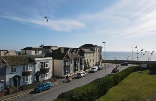 2 Seaside Bedroom home, Garden, 6 guests, Parking, Contractors-Families welcome - Photo 21