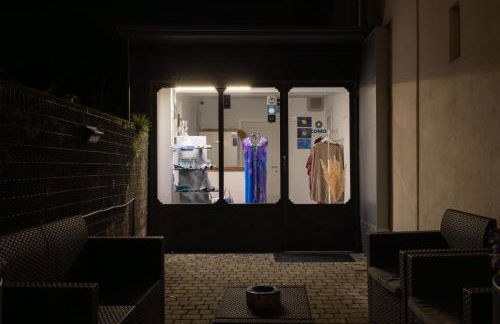 Maji Como Lake - Lake Como Historic Villa Apartments with Pool & Parking, 100m from Ferry & train - Foto 52