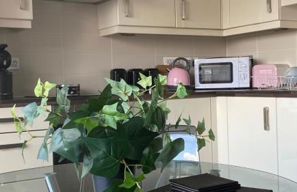 Chester City Centre Waterfront Apartment - Photo 5