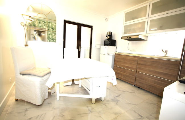 One bedroom flat ground floor avec cuisine -Rue Saint charles - métro Charles Michels 75015 PARIS - Photo 14