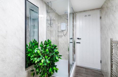 RIVER RETREAT- near Holloway U, Thorpe Park and Heathrow airport - Foto 39