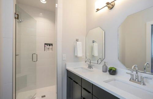 Luxury Townhome Skyline Views Mins To DT - Foto 57