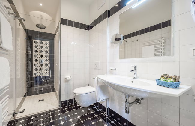 Villa Italia Luxury Suites and Apartments - Photo 33