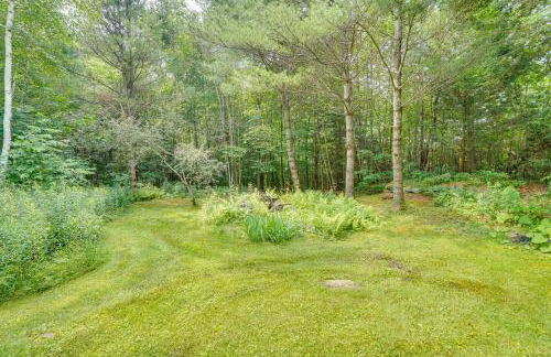 Lakefront Otis Home with Stunning Views and Boats! - Foto 41