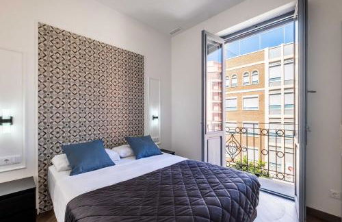 Well Lit and Creatively Designed Apartment - Photo 14