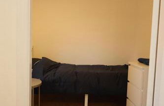 Stylish Wembley Home with Hot Tub, Parking & Garden - Foto 16