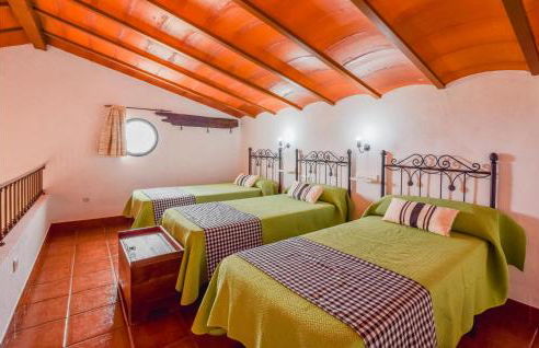 Stunning Home In Estepa With Wifi - Photo 26