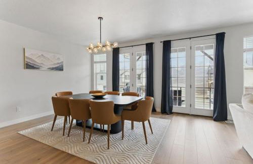 BRAND NEW Scenic Luxury Mountain Retreat - Photo 40