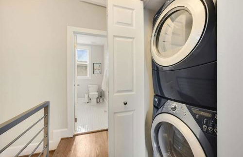 Mid-Century Townhome Steps from Restaurants #DCottage - Foto 18