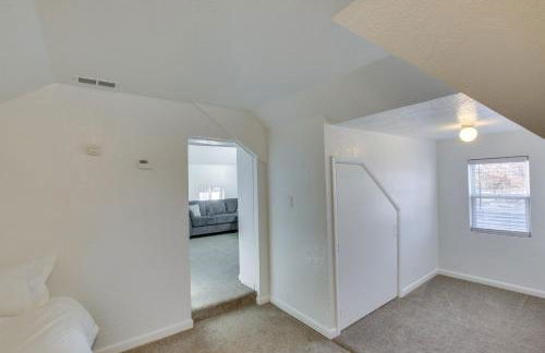 1 Block to Town! Convenient Logan Apartment - Foto 14