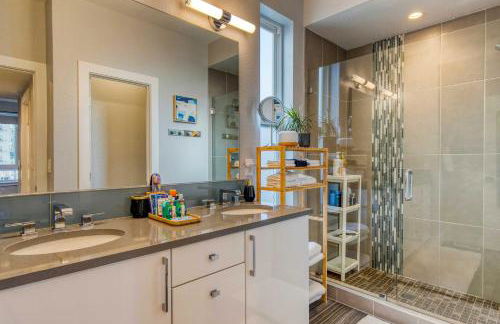 Walk to Empower Field Townhome with Hot Tub! - Foto 30