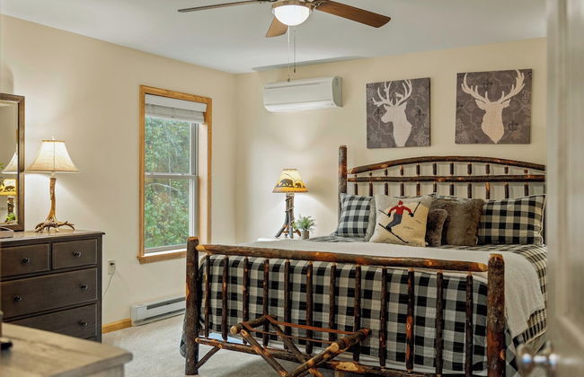 Pocono Paradise by Avantstay Lakeside Retreat, Hot Tub, Game Room, Near Beach - Foto 18