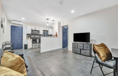 Walk to Stadium, 2 Parking spots, Dog Park, BBQ - Foto 2