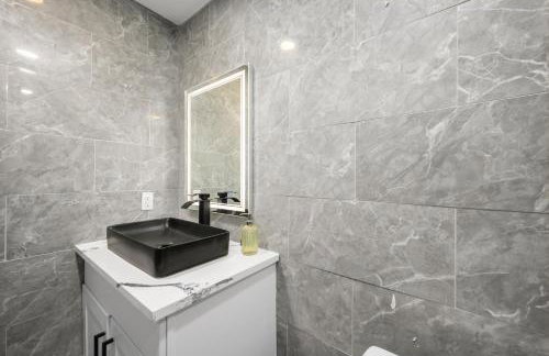 Hip & Quirky Montrose Flat with Pool Access & Parking - Foto 14