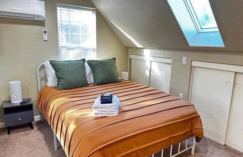 Near Downtown- Kitchen-washerdryer-parking - Foto 35