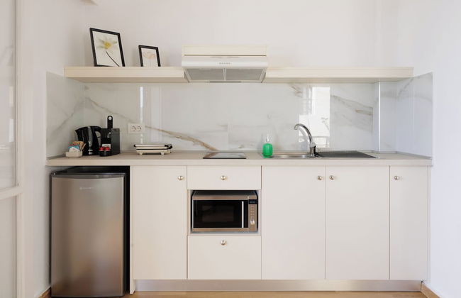 Coastal Bliss Apartments - Photo 12