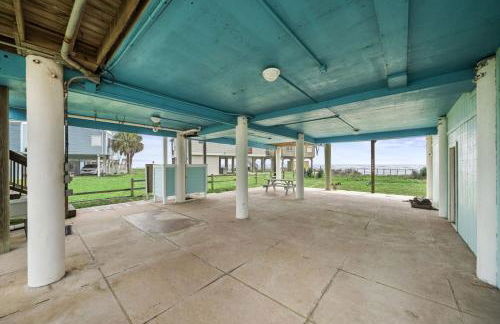 2nd Row Home Close to Beach - Foto 36