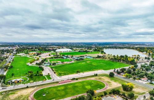 Memorial Row Downtown Escape w Mountain Views - Foto 46