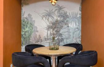 Stylish Penthouse Retreat - Photo 9