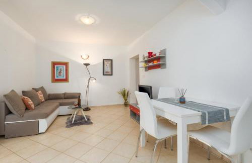 Apartment Susnjici 2 with Pool, Children Playground and Terrace - Photo 2