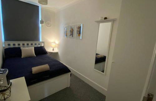 2 Bedroom Flat in Camberwell Green - Central Location with excellent connections to tourist attractions and main London airports - Photo 25