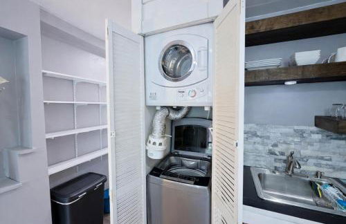 Stylish and Pet-Friendly Apartment in Beacon - Photo 9