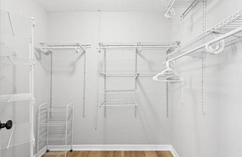 NEW - Poolside Oasis Heated POOL Home - 2000 SF - Foto 28