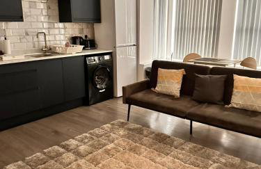 Modern 2 Bed Apartment, Desborough, Kettering, Sleeps 5, Free Parking, WIFI, Ideal for Contractors, Professionals, Families and Relocations - Photo 12