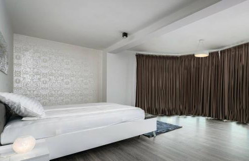 Five-Bedroom Holiday Home In Zminj - Photo 23