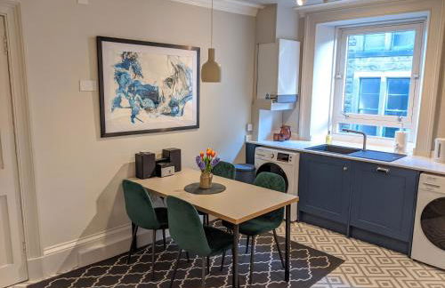 Central Hawick spacious stylish flat with log burner - Foto 12