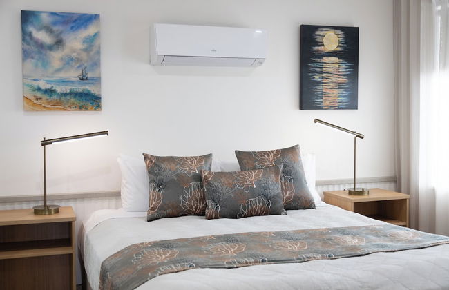 Moonlight Bay Suites - Photo 31