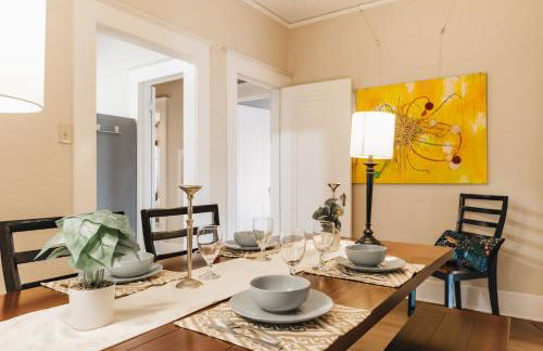 Holiday Group Winter Retreat at 4BR Victorian Home in UT Campus& Downtown - Foto 17