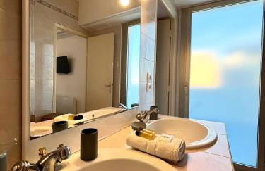 NICE, Exceptional Sea View, Top Floor, Parking - Photo 26